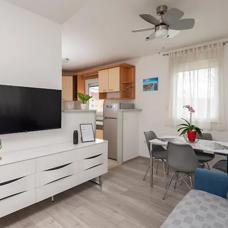 West Side أوميس