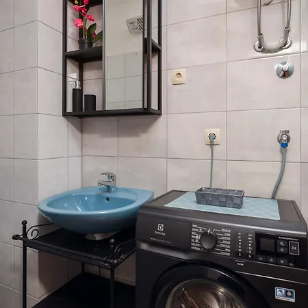 West Side أوميس