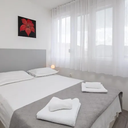 West Side דירה אומיס